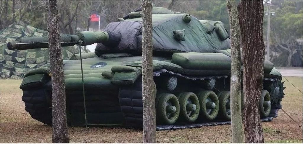 龙文军用充气坦克